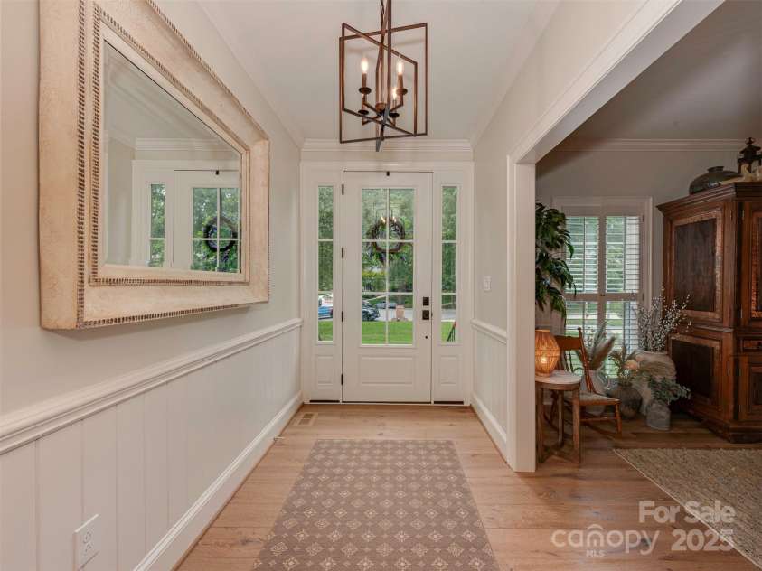 4201 Quail Hunt Lane, Charlotte, NC 28226.  MLS# CAR4261393, YatesRealty ID 15915. Foyer
