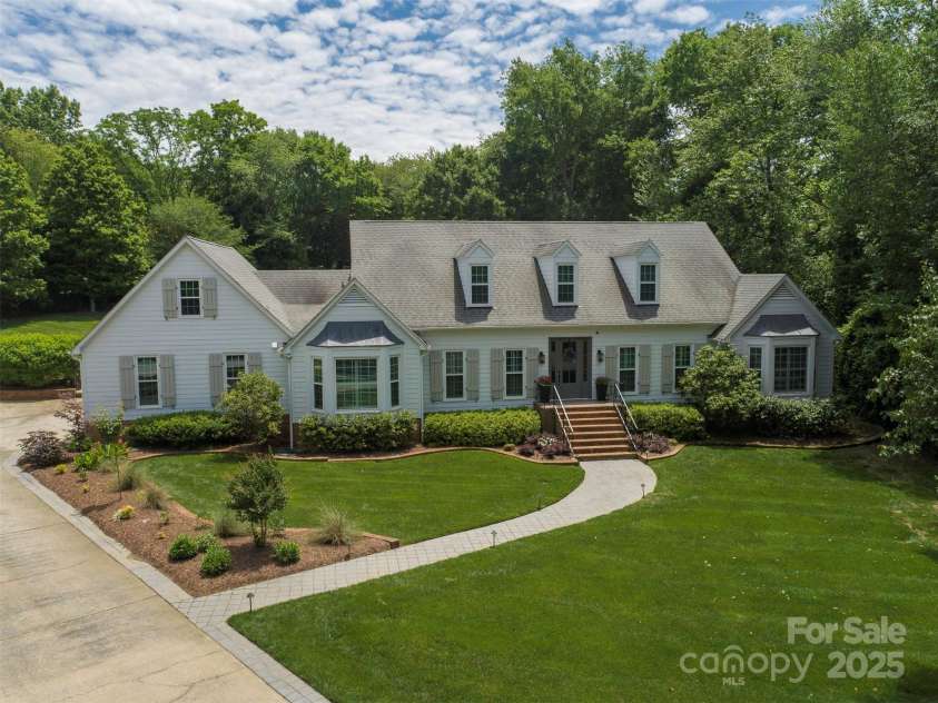 4201 Quail Hunt Lane, Charlotte, NC 28226.  MLS# CAR4261393, YatesRealty ID 15915. Make 4201 Quail Hunt Lane Your Next Home!