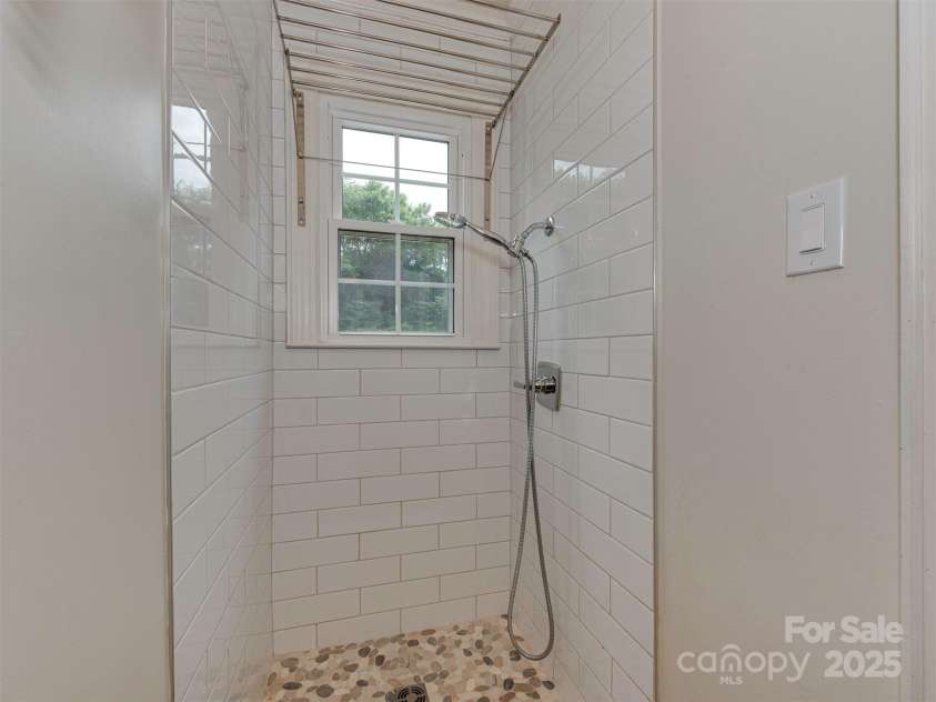 4201 Quail Hunt Lane, Charlotte, NC 28226.  MLS# CAR4261393, YatesRealty ID 15915. Pet Wash Station off of Laundry Room