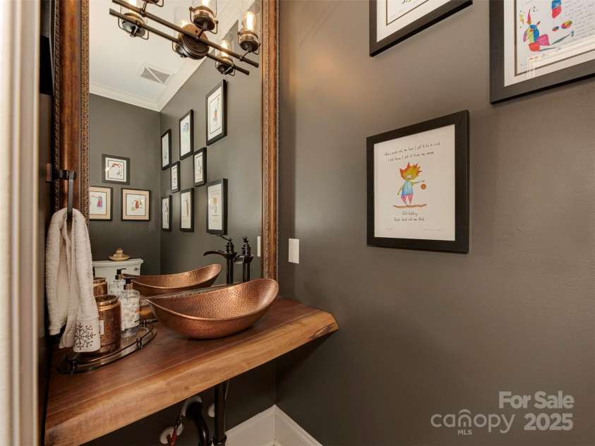 4201 Quail Hunt Lane, Charlotte, NC 28226.  MLS# CAR4261393, YatesRealty ID 15915. Powder Room