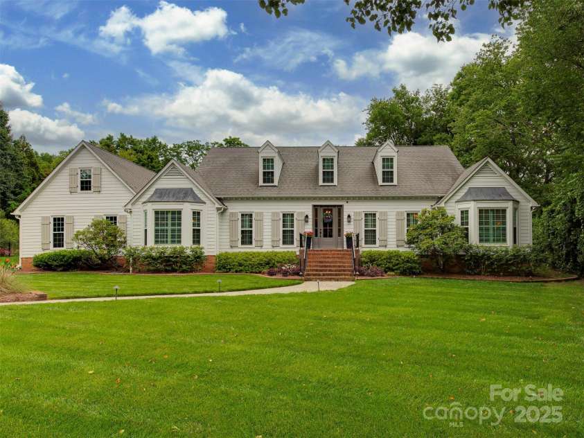 4201 Quail Hunt Lane, Charlotte, NC 28226.  MLS# CAR4261393, YatesRealty ID 15915. Welcome Home!