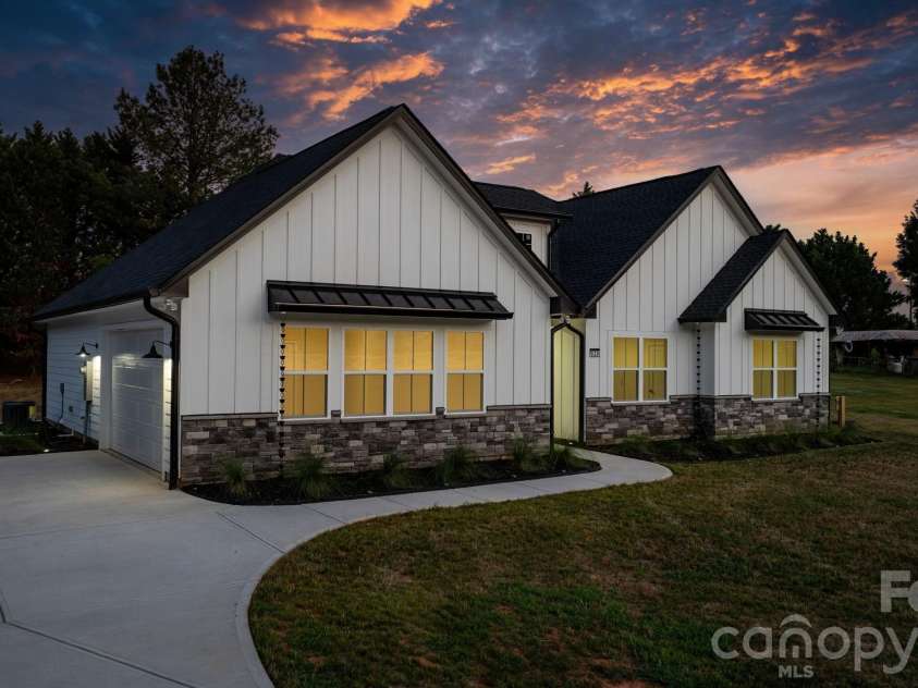 520 Allen Way, Indian Trail, NC 28079.  MLS# CAR4399209, YatesRealty ID 15915. 