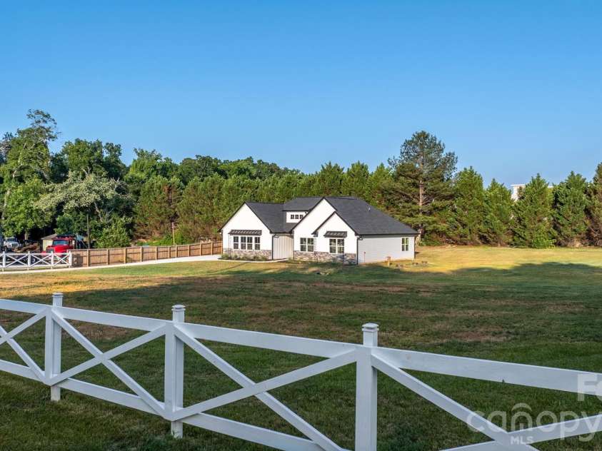 520 Allen Way, Indian Trail, NC 28079.  MLS# CAR4399209, YatesRealty ID 15915. 