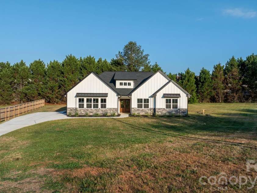 520 Allen Way, Indian Trail, NC 28079.  MLS# CAR4399209, YatesRealty ID 15915. 