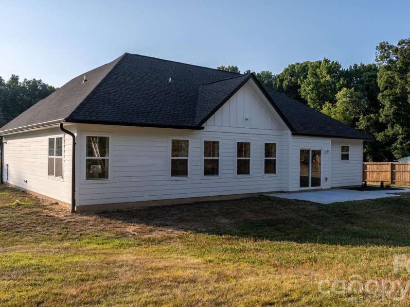 520 Allen Way, Indian Trail, NC 28079.  MLS# CAR4399209, YatesRealty ID 15915. 