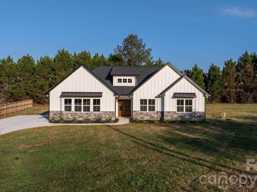 520 Allen Way, Indian Trail, NC 28079.  MLS# CAR4399209, YatesRealty ID 15915. 