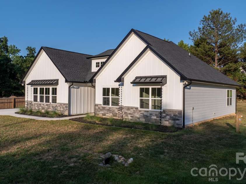520 Allen Way, Indian Trail, NC 28079.  MLS# CAR4399209, YatesRealty ID 15915. 
