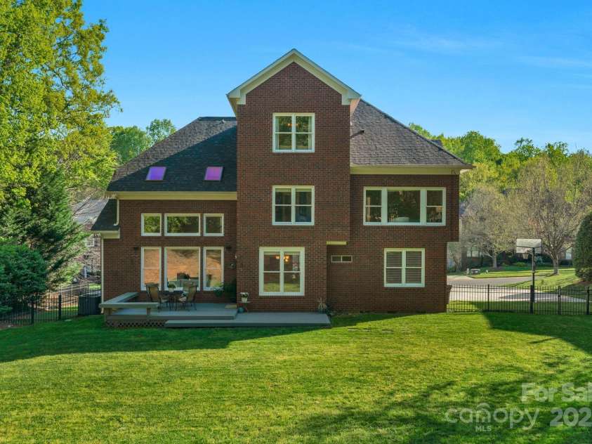 1119 Lytton Lane, Matthews, NC 28104.  MLS# CAR4235025, YatesRealty ID 15917. 