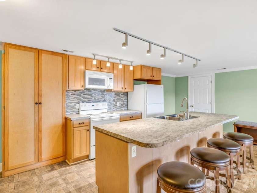 361 Osprey Place, West Jefferson, NC 28694.  MLS# CAR4374542, YatesRealty ID 15917. 
