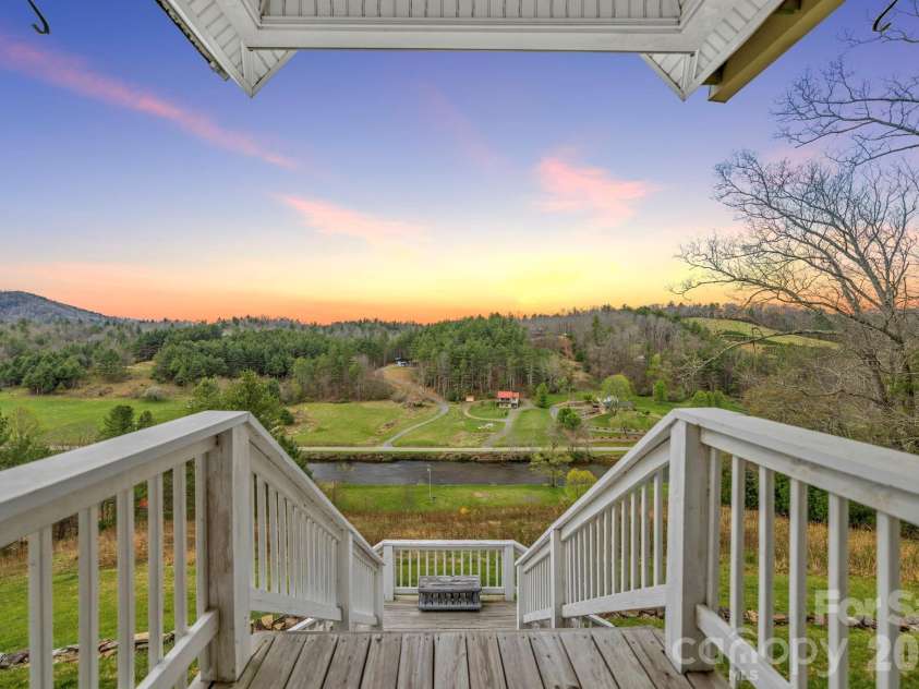 361 Osprey Place, West Jefferson, NC 28694.  MLS# CAR4374542, YatesRealty ID 15917. 