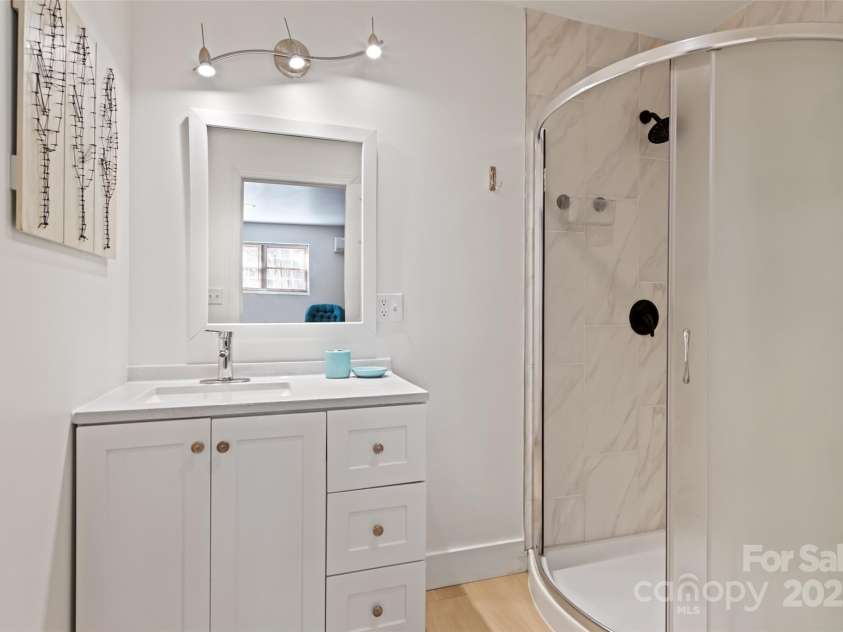 149 Southbrook Lane, Fletcher, NC 28732.  MLS# CAR4221393, YatesRealty ID 15918. A full bathroom on the basement level.