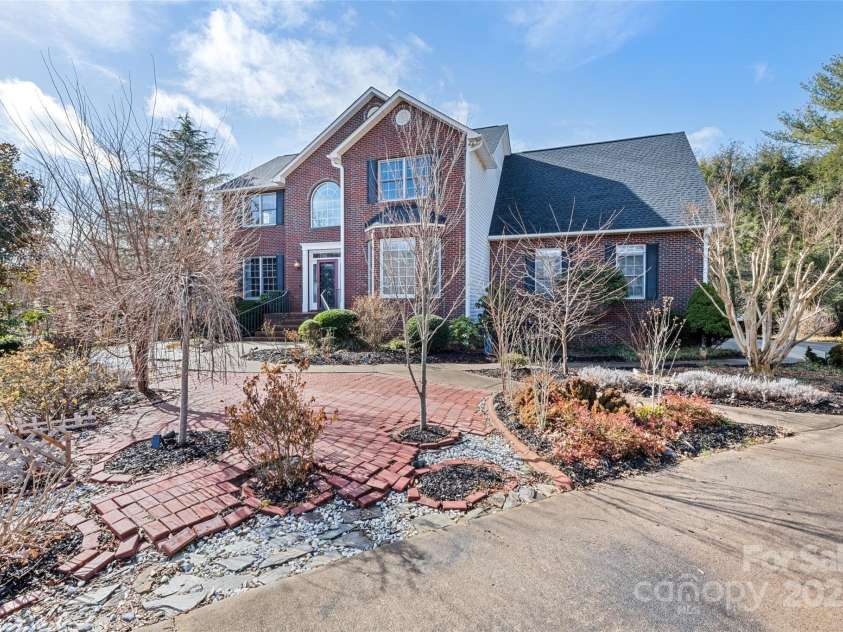 149 Southbrook Lane, Fletcher, NC 28732.  MLS# CAR4221393, YatesRealty ID 15918. This lushly landscaped home sits on .67 acres at the end of a cul-de-sac.