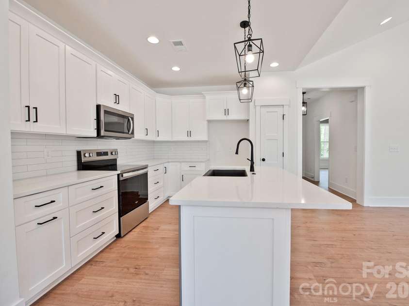 580 Wilhelm Place, Concord, NC 28025.  MLS# CAR4375034, YatesRealty ID 15919. 