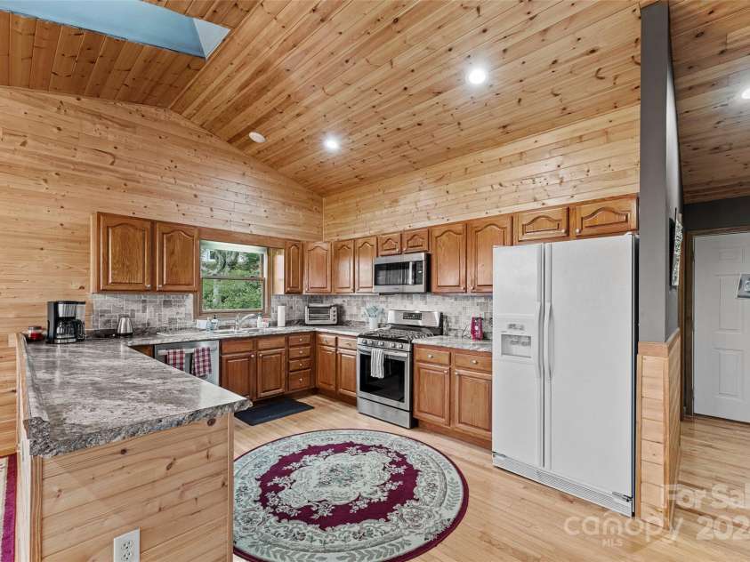 70 Moor Lane, Brevard, NC 28712.  MLS# CAR4134812, YatesRealty ID 1592. 