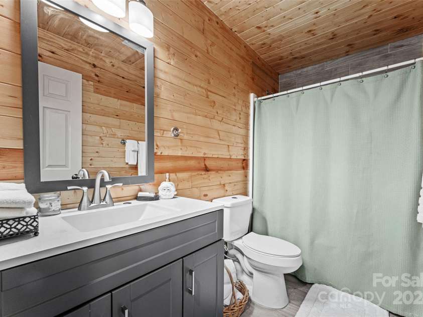 70 Moor Lane, Brevard, NC 28712.  MLS# CAR4134812, YatesRealty ID 1592. 