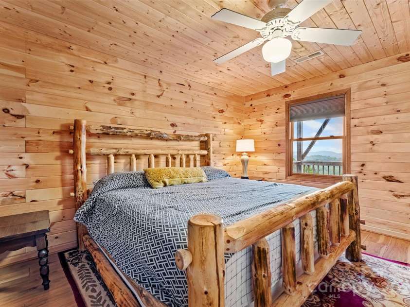 70 Moor Lane, Brevard, NC 28712.  MLS# CAR4134812, YatesRealty ID 1592. Guests and family will love it here!