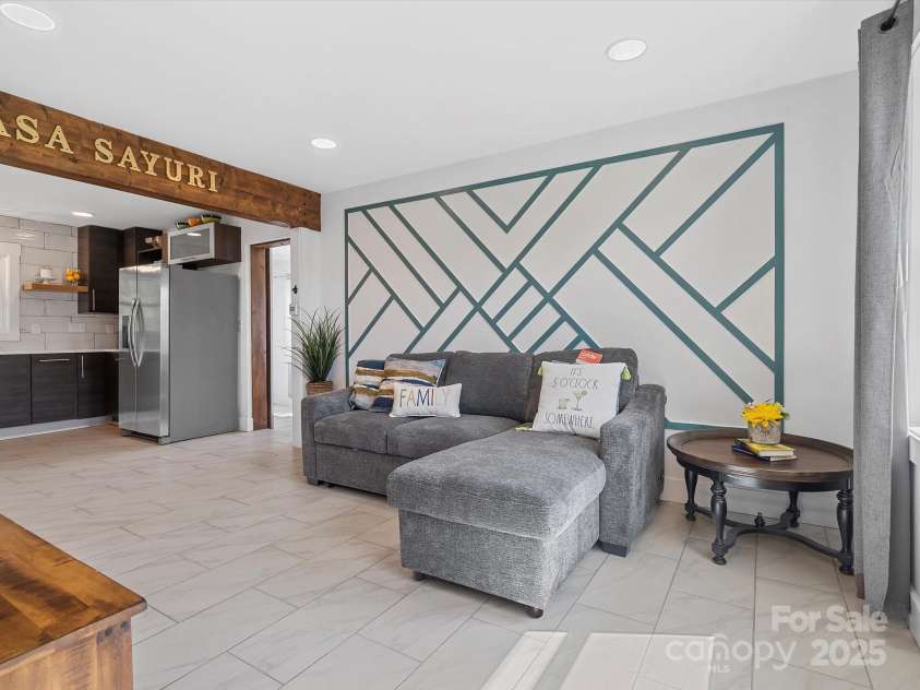 2633 Old North Sharon Amity Road, Charlotte, NC 28205.  MLS# CAR4260580, YatesRealty ID 15920. 