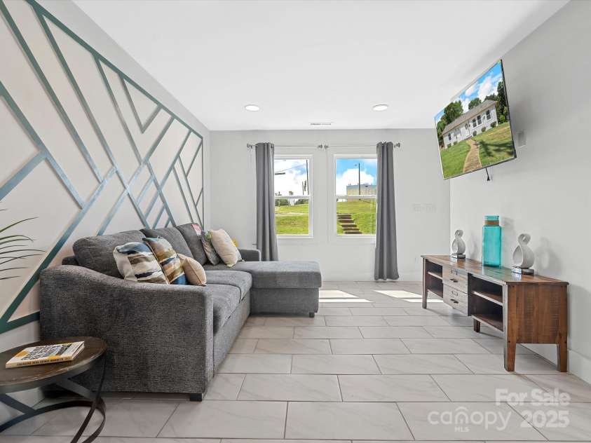 2633 Old North Sharon Amity Road, Charlotte, NC 28205.  MLS# CAR4260580, YatesRealty ID 15920. 