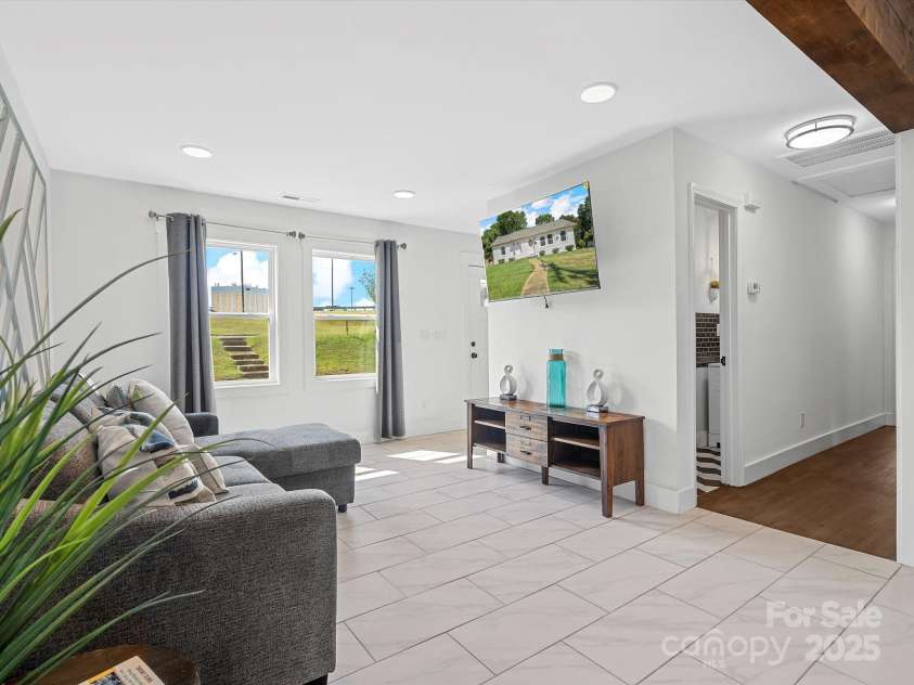 2633 Old North Sharon Amity Road, Charlotte, NC 28205.  MLS# CAR4260580, YatesRealty ID 15920. 