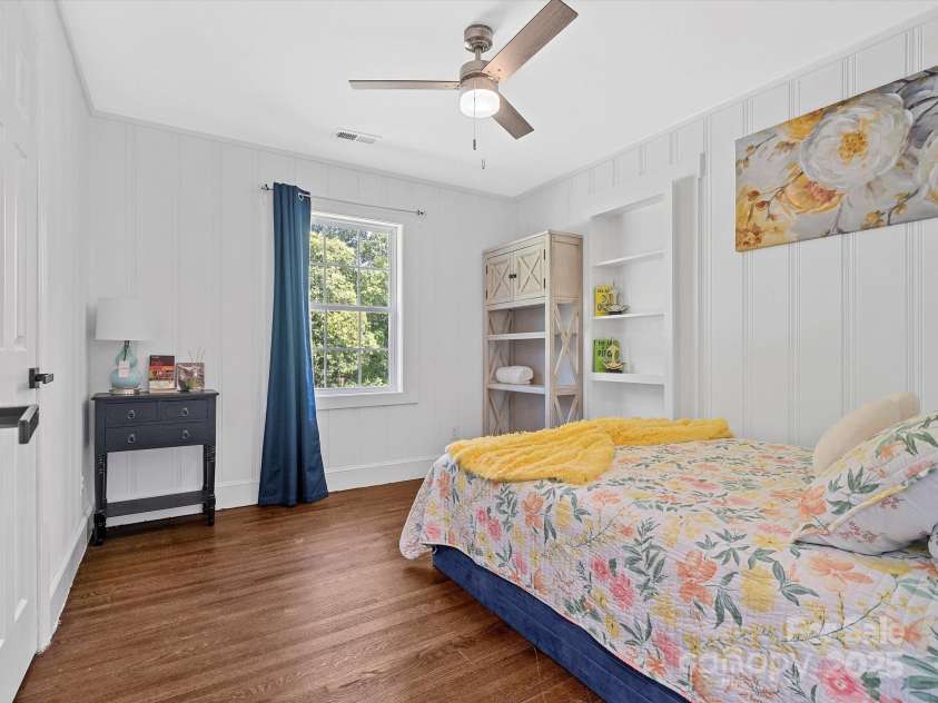 2633 Old North Sharon Amity Road, Charlotte, NC 28205.  MLS# CAR4260580, YatesRealty ID 15920. Bedroom1