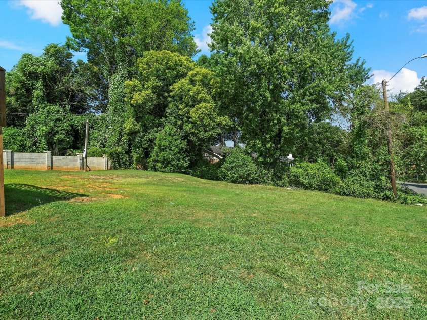 2633 Old North Sharon Amity Road, Charlotte, NC 28205.  MLS# CAR4260580, YatesRealty ID 15920. Great space for outbuilding/shed/workshop