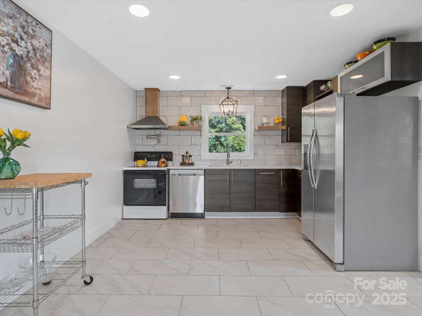 2633 Old North Sharon Amity Road, Charlotte, NC 28205.  MLS# CAR4260580, YatesRealty ID 15920. Kitchen