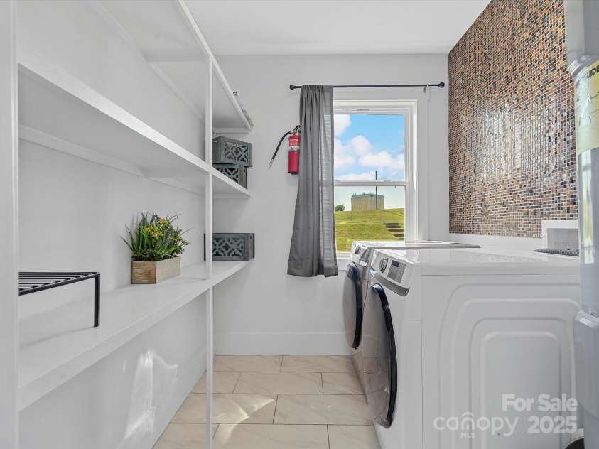 2633 Old North Sharon Amity Road, Charlotte, NC 28205.  MLS# CAR4260580, YatesRealty ID 15920. Laundry room