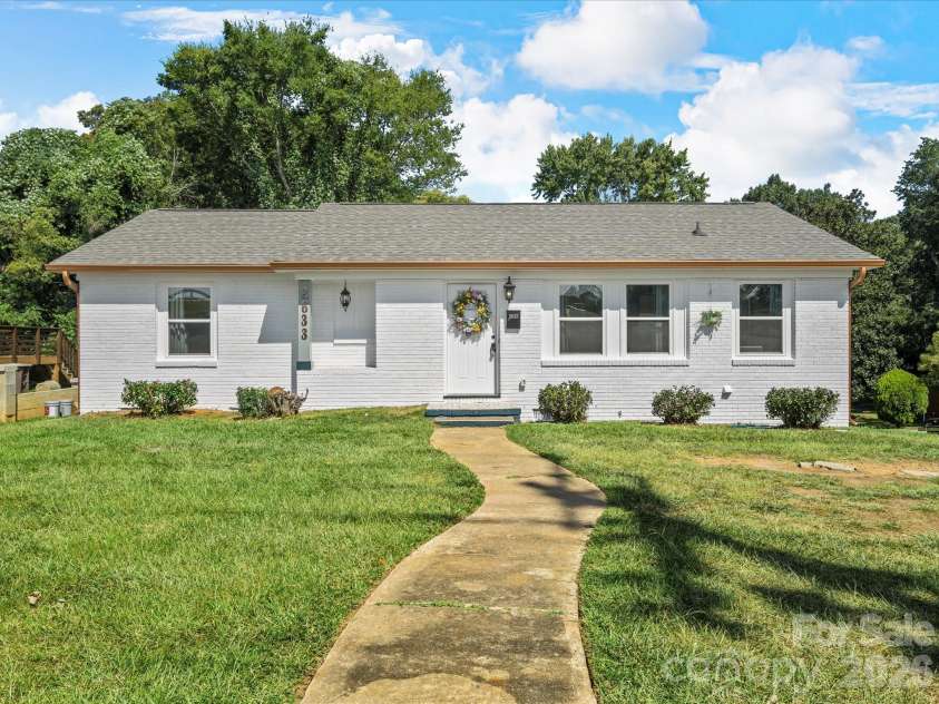 2633 Old North Sharon Amity Road, Charlotte, NC 28205.  MLS# CAR4334808, YatesRealty ID 15920. 