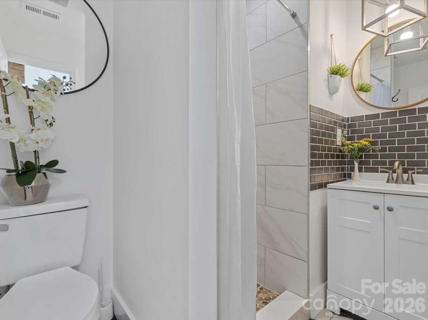 2633 Old North Sharon Amity Road, Charlotte, NC 28205.  MLS# CAR4334808, YatesRealty ID 15920. 