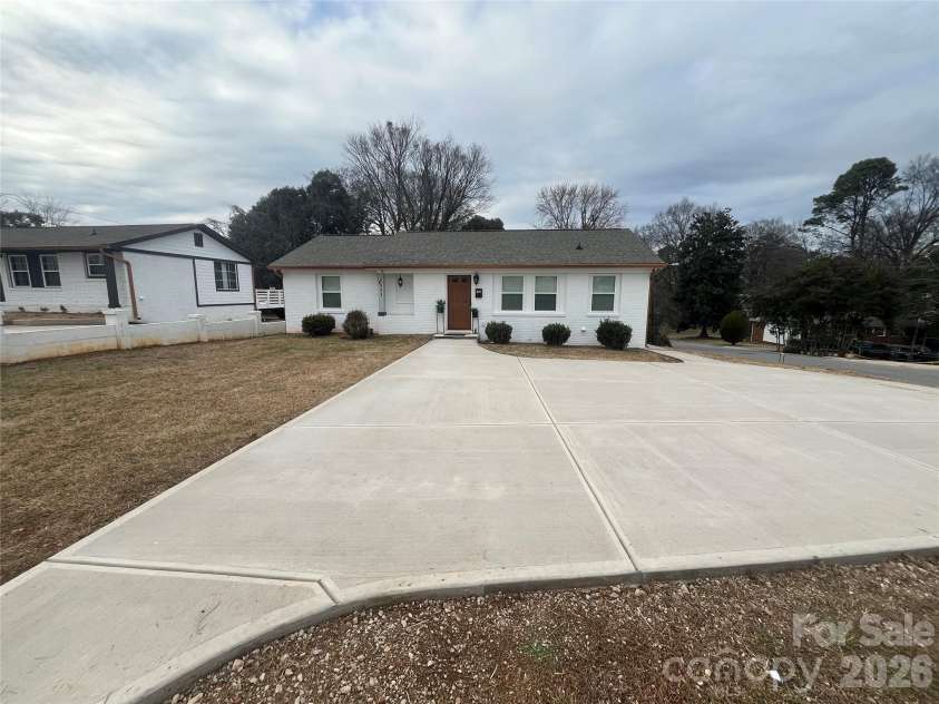 2633 Old North Sharon Amity Road, Charlotte, NC 28205.  MLS# CAR4334808, YatesRealty ID 15920. BRAND NEW OVERSIZE CONCRETE DRIVEWAY