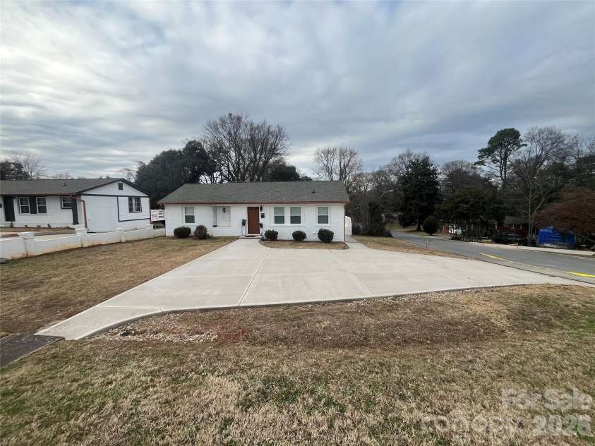 2633 Old North Sharon Amity Road, Charlotte, NC 28205.  MLS# CAR4334808, YatesRealty ID 15920. BRAND NEW OVERSIZE CONCRETE DRIVEWAY