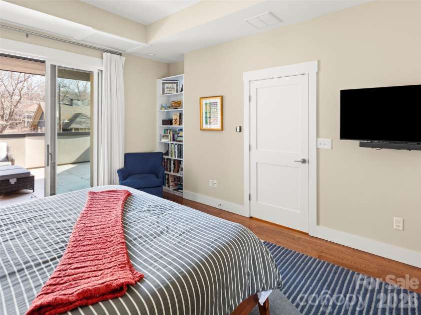 221 Broadway Street, Asheville, NC 28801.  MLS# CAR4372780, YatesRealty ID 15921. 