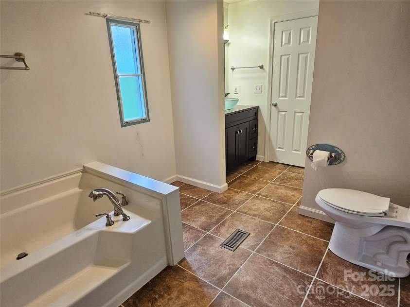 3191 Piedmont Road, Morganton, NC 28655.  MLS# CAR4257283, YatesRealty ID 15921. 
