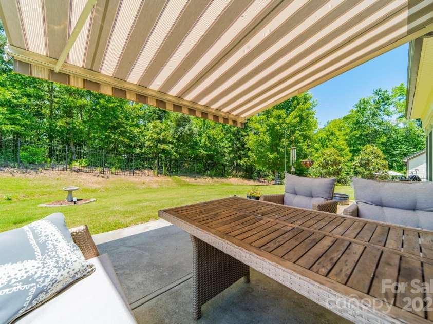 1812 Sutter Creek Drive, Waxhaw, NC 28173.  MLS# CAR4264180, YatesRealty ID 15922. 