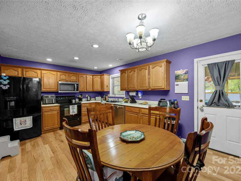 72 Sovereign Circle, Clyde, NC 28721.  MLS# CAR4264438, YatesRealty ID 15923. 