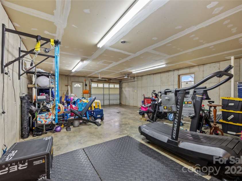 72 Sovereign Circle, Clyde, NC 28721.  MLS# CAR4264438, YatesRealty ID 15923. 