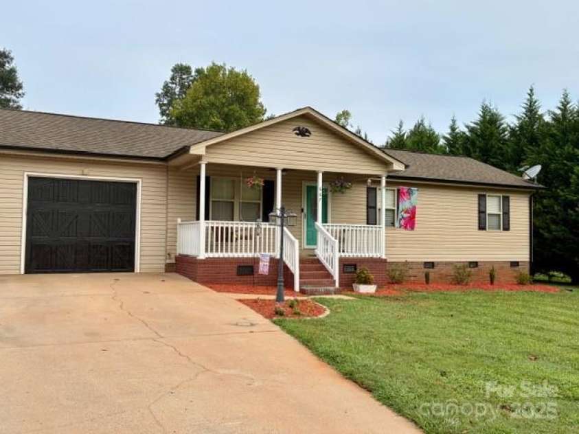 667 Blossom Hill Road, Lincolnton, NC 28092.  MLS# CAR4261047, YatesRealty ID 15924. 