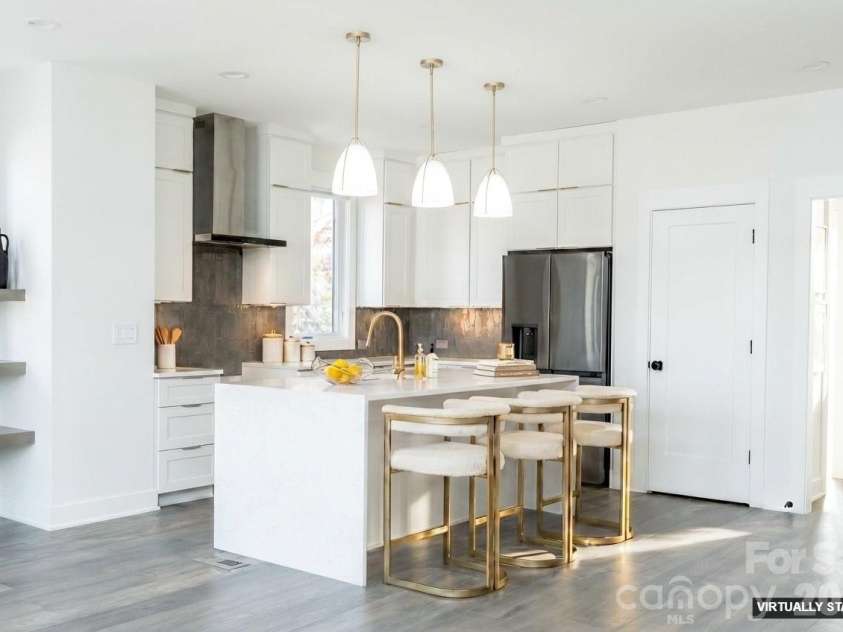 221 Woodsborough Place, Raleigh, NC 27601.  MLS# CAR4390660, YatesRealty ID 15929. 