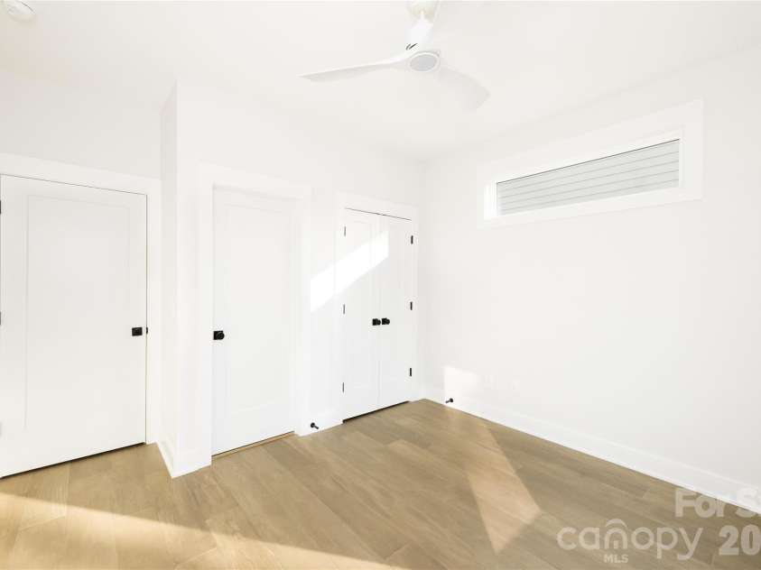221 Woodsborough Place, Raleigh, NC 27601.  MLS# CAR4390660, YatesRealty ID 15929. 
