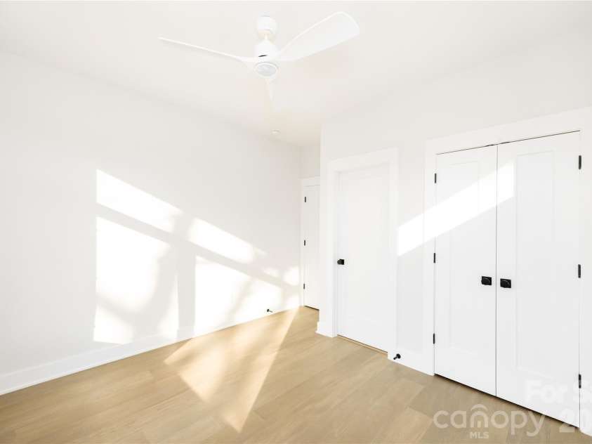 221 Woodsborough Place, Raleigh, NC 27601.  MLS# CAR4390660, YatesRealty ID 15929. 