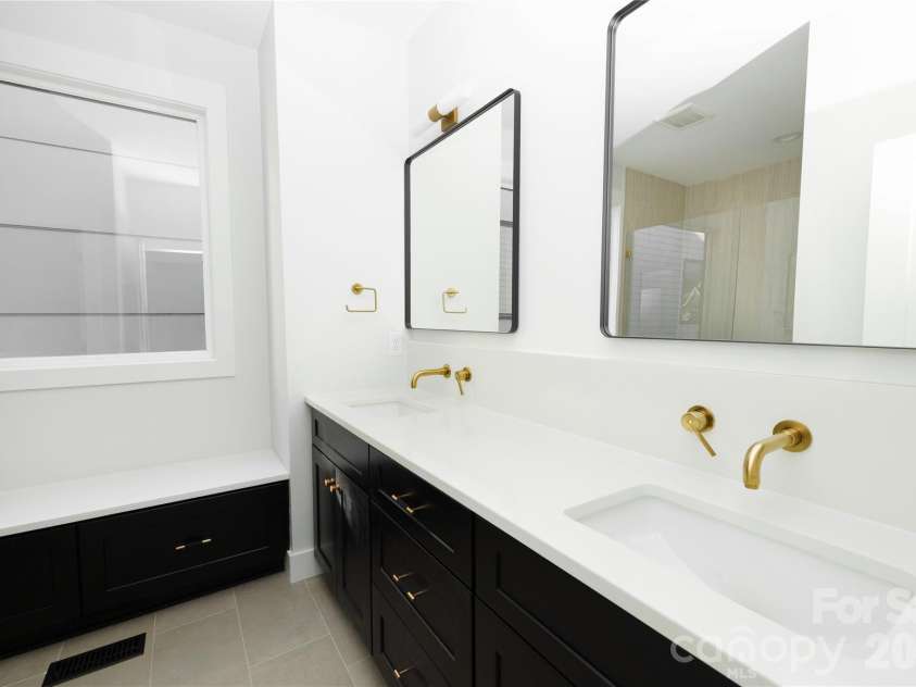 221 Woodsborough Place, Raleigh, NC 27601.  MLS# CAR4390660, YatesRealty ID 15929. 