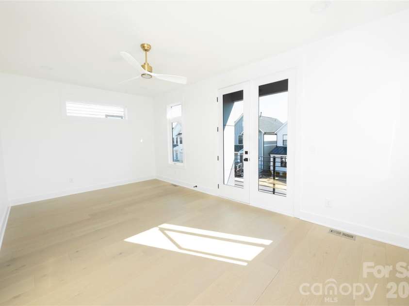 221 Woodsborough Place, Raleigh, NC 27601.  MLS# CAR4390660, YatesRealty ID 15929. 