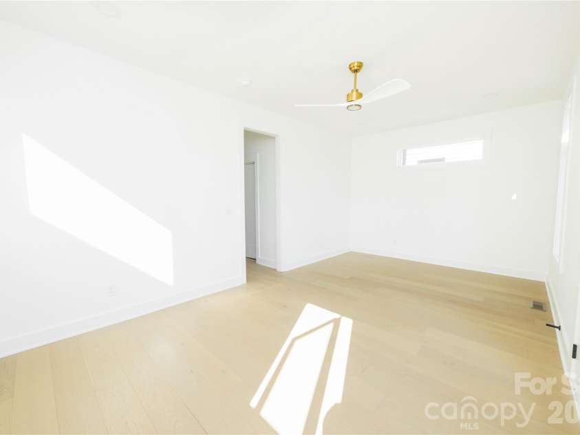 221 Woodsborough Place, Raleigh, NC 27601.  MLS# CAR4390660, YatesRealty ID 15929. 