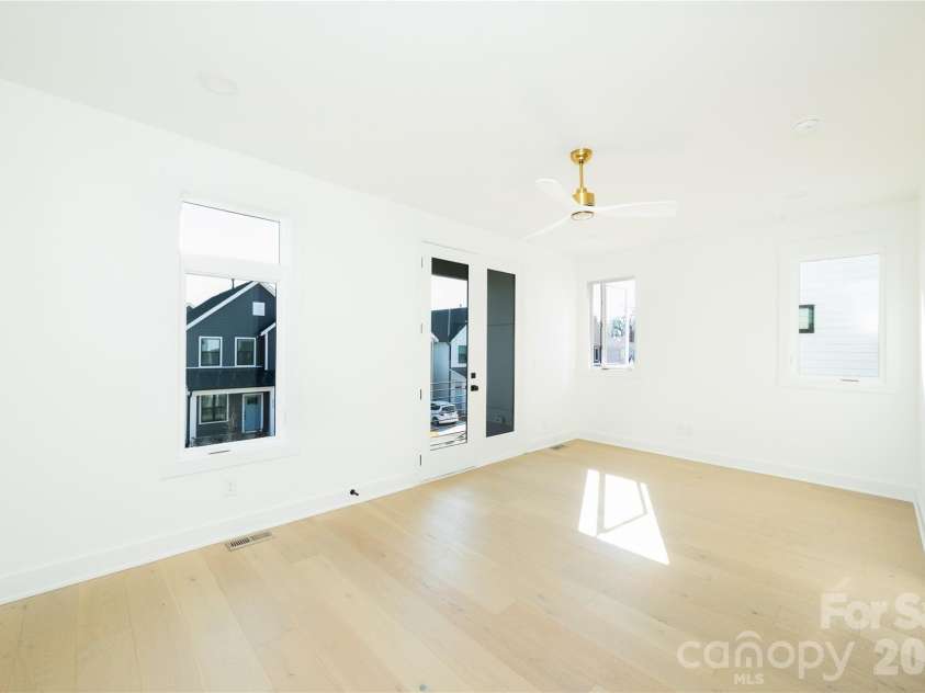 221 Woodsborough Place, Raleigh, NC 27601.  MLS# CAR4390660, YatesRealty ID 15929. 