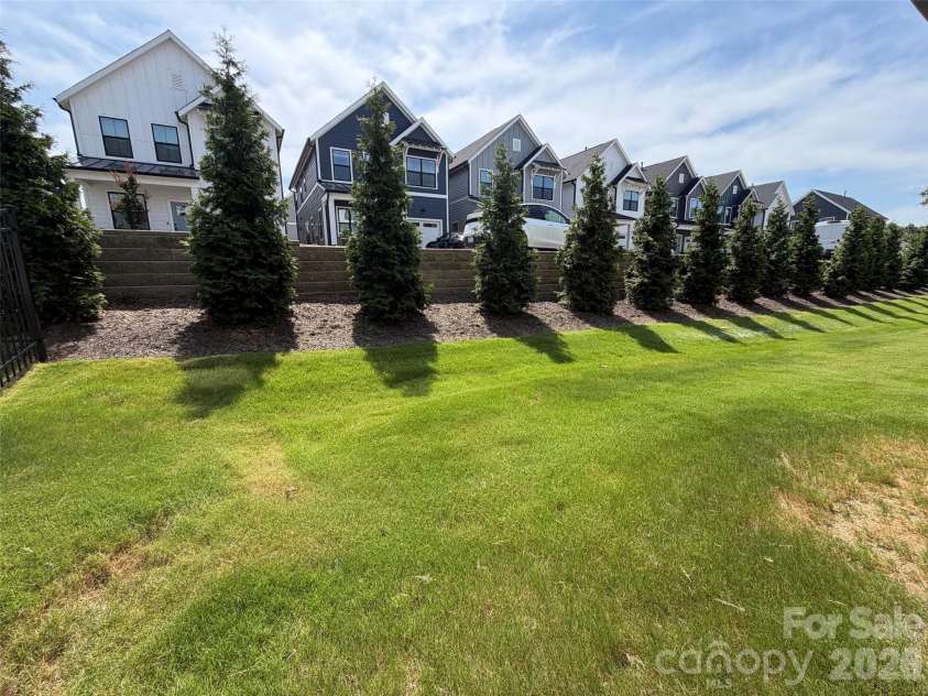 221 Woodsborough Place, Raleigh, NC 27601.  MLS# CAR4390660, YatesRealty ID 15929. 