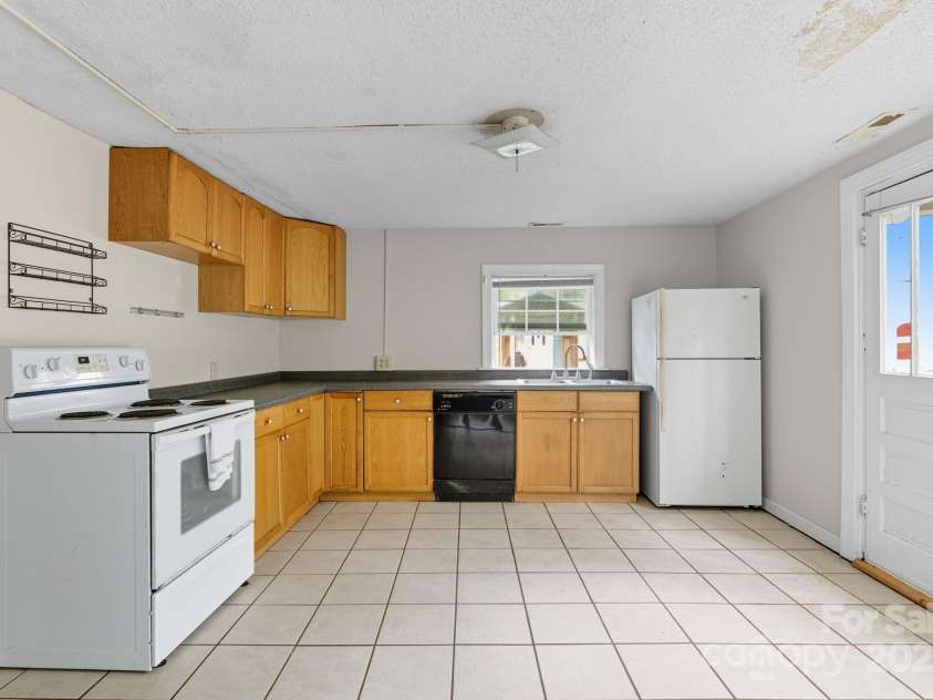 132 Little Knob Road, Asheville, NC 28803.  MLS# CAR4314463, YatesRealty ID 1593. All Appliances to Convey