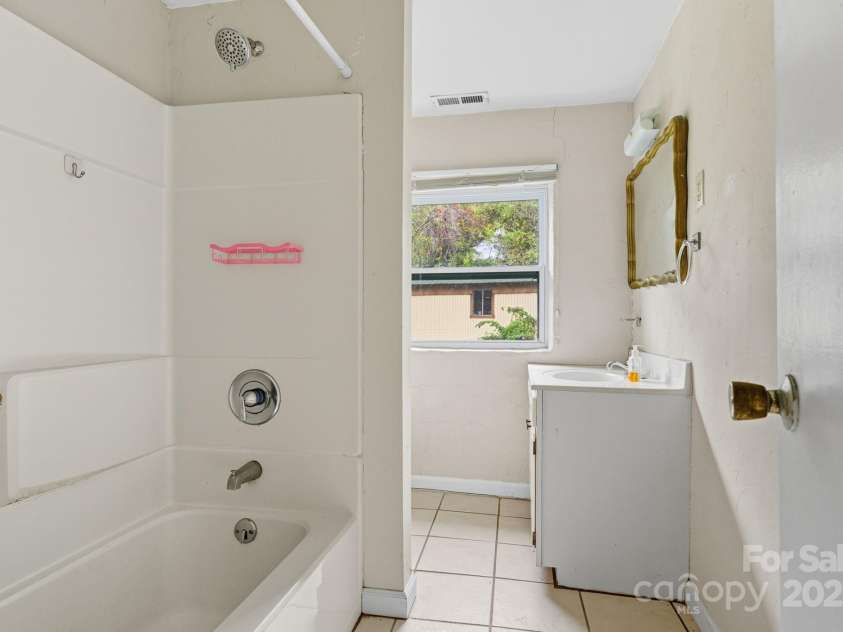 132 Little Knob Road, Asheville, NC 28803.  MLS# CAR4314463, YatesRealty ID 1593. Bath in Site Built Home