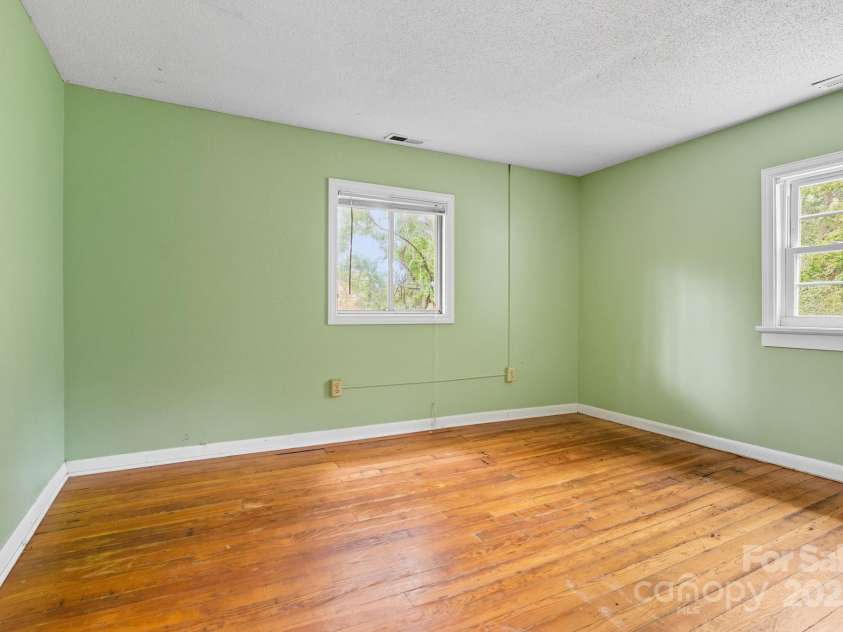 132 Little Knob Road, Asheville, NC 28803.  MLS# CAR4314463, YatesRealty ID 1593. Second Bedroom....