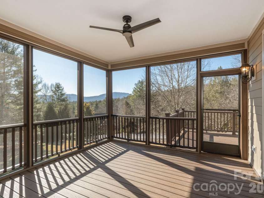 16 WINTERBERRY Drive, Hendersonville, NC 28739.  MLS# CAR4343974, YatesRealty ID 1593. 