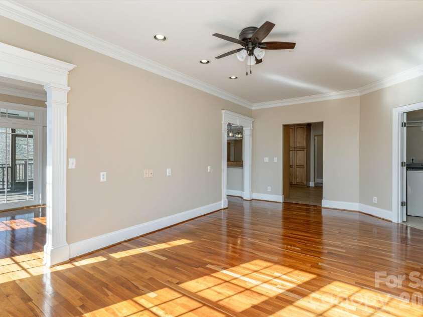 16 WINTERBERRY Drive, Hendersonville, NC 28739.  MLS# CAR4343974, YatesRealty ID 1593. 